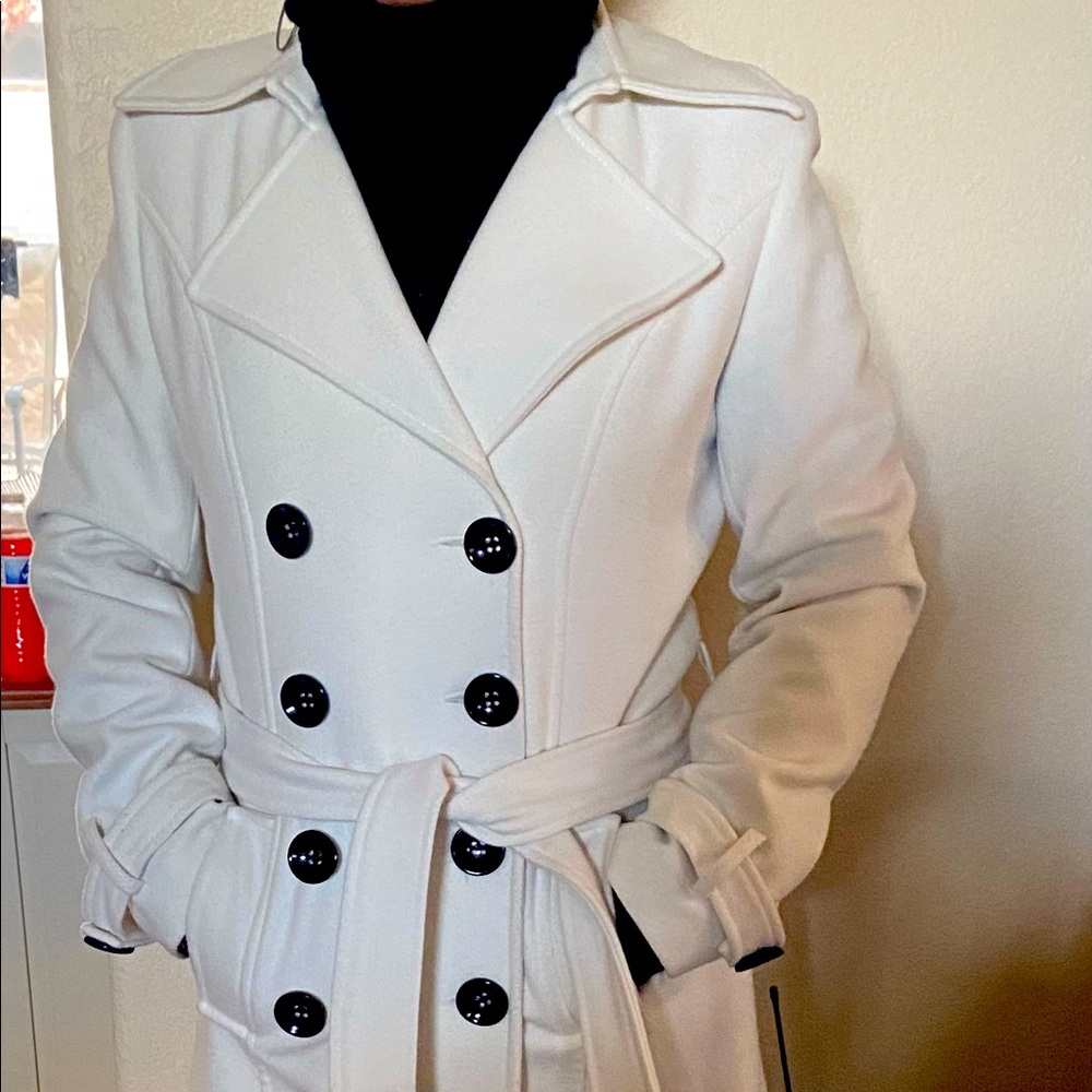 Wool blend coat with black buttons